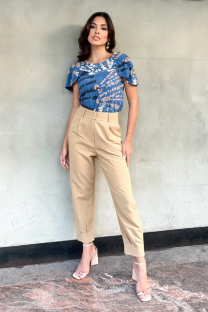 BLUSA BIA COM OMBRO PEPLUM EM TECIDO BIODEGRADÁVEL