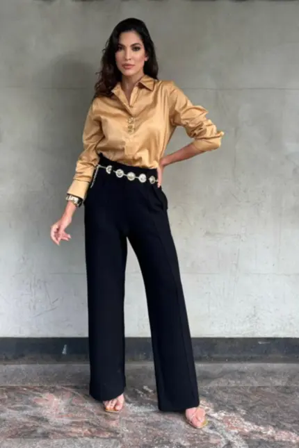 CAMISA TAY COM GOLA E ABOTOAMENTO