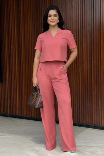 BLUSA SAMANTA COM DECOTE DETALHE EM V