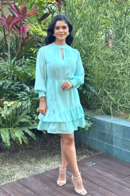 VESTIDO CAROL COM MANGA LONGA E BABADOS