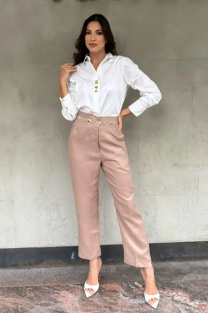 CAMISA TAY COM GOLA E ABOTOAMENTO DETALHE